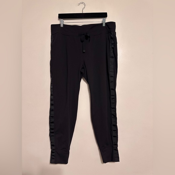 Athleta Metro Downtown Jogger Black Tuxedo Stripe size XL - Picture 2 of 7